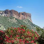 La Demeure Insoupconnee Bed & Breakfast Cassis