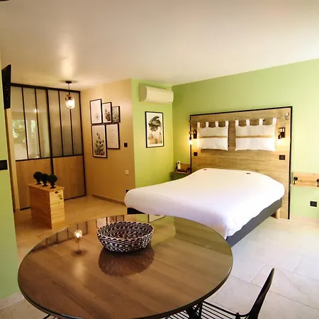 Bed and Breakfast La Demeure Insoupconnee 4*