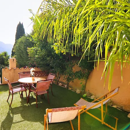 Bed and Breakfast La Demeure Insoupconnee