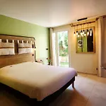 La Demeure Insoupconnee Bed & Breakfast