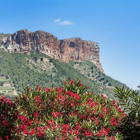 La Demeure Insoupconnee Bed & Breakfast Cassis