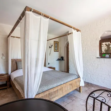 La Demeure Insoupconnee Bed & Breakfast Cassis